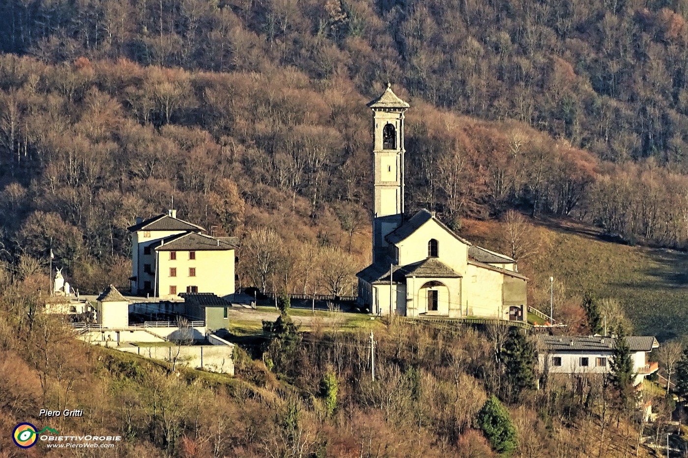 78 Zoom sulla chiesa di Fuipiano.JPG